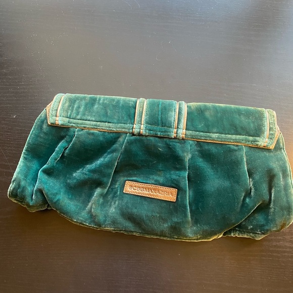Vintage Look Green Velvet Clutch - Picture 2 of 8